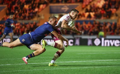 171026 Scarlets v Newcastle Red Bulls EPCR Challenge Cup - Gareth Davies of Scarlets races in to score try