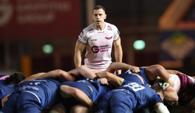 171026 Scarlets v Newcastle Red Bulls EPCR Challenge Cup - Gareth Davies of Scarlets