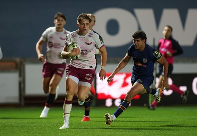 171026 Scarlets v Newcastle Red Bulls EPCR Challenge Cup - Macs Page of Scarlets races in to score try