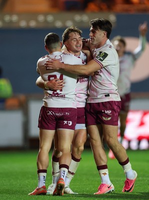 171026 Scarlets v Newcastle Red Bulls EPCR Challenge Cup - Macs Page of Scarlets celebrates after scoring try