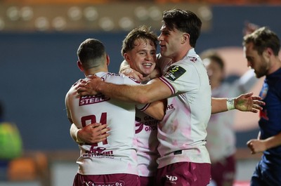 171026 Scarlets v Newcastle Red Bulls EPCR Challenge Cup - Macs Page of Scarlets celebrates after scoring try
