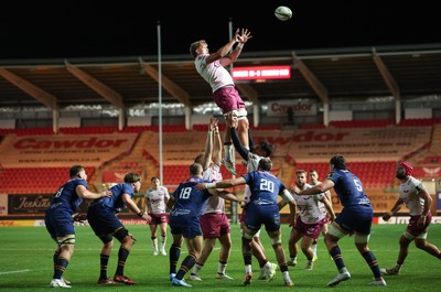 171026 Scarlets v Newcastle Red Bulls EPCR Challenge Cup - Taine Plumtree of Scarlets wins the line out
