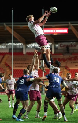 171026 Scarlets v Newcastle Red Bulls EPCR Challenge Cup - Taine Plumtree of Scarlets wins the line out