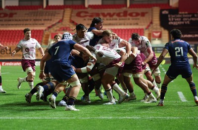 171026 Scarlets v Newcastle Red Bulls EPCR Challenge Cup - Scarlets drive for the line