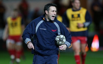 081016 - Scarlets v Newport Gwent Dragons - Guinness PRO12 - Scarlets Backs Coach Stephen Jones