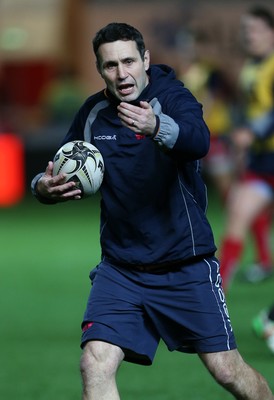 081016 - Scarlets v Newport Gwent Dragons - Guinness PRO12 - Scarlets Backs Coach Stephen Jones