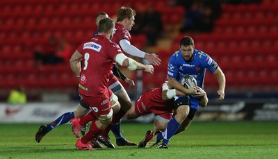 081016 - Scarlets v Newport Gwent Dragons - Guinness PRO12 - Adam Warren of Newport Gwent Dragons is tackled by Hadleigh Parkes of Scarlets