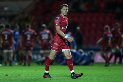 081016 - Scarlets v Newport Gwent Dragons - Guinness PRO12 - Liam Williams of Scarlets