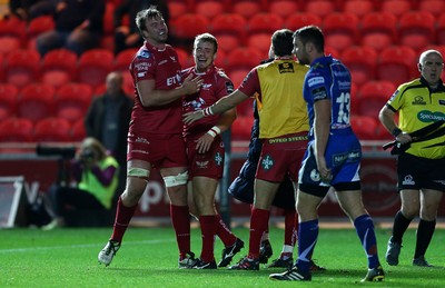 081016 - Scarlets v Newport Gwent Dragons - Guinness PRO12 - Jonathan Evans of Scarlets celebrates scoring a try with Lewis Rawlins