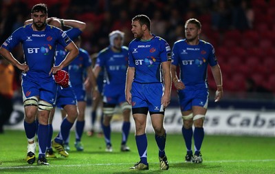 081016 - Scarlets v Newport Gwent Dragons - Guinness PRO12 - Dejected Dragons players after Scarlets go into the lead