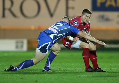 081016 - Scarlets v Newport Gwent Dragons, Guinness PRO12 - Scott Williams of Scarlets is tackled by Jack Dixon of Newport Gwent Dragons