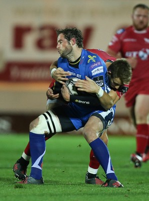 081016 - Scarlets v Newport Gwent Dragons, Guinness PRO12 - Nick Macleod of Newport Gwent Dragons is held by Liam Williams of Scarlets