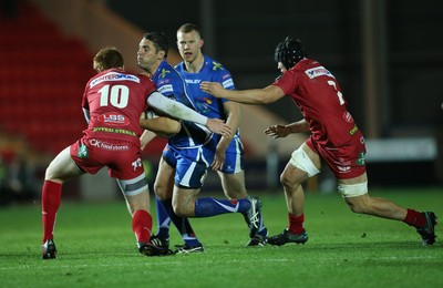 081016 - Scarlets v Newport Gwent Dragons, Guinness PRO12 - Charlie Davies of Newport Gwent Dragons is tackled by Rhys Patchell of Scarlets and James Davies of Scarlets