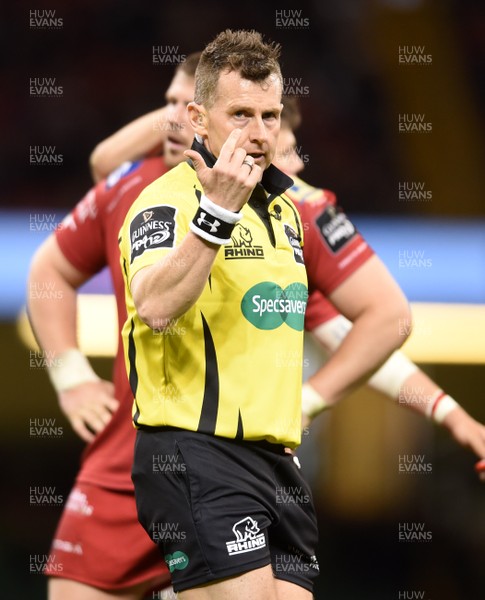 150417 - Newport Gwent Dragons v Scarlets - Guinness PRO12 - Referee Nigel Owens