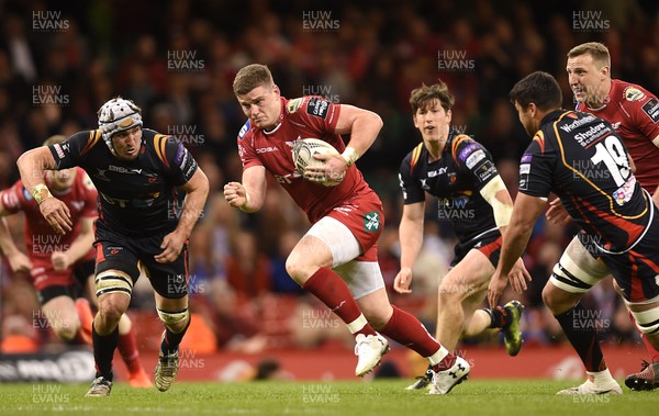 150417 - Newport Gwent Dragons v Scarlets - Guinness PRO12 - Scott Williams of Scarlets gets into space