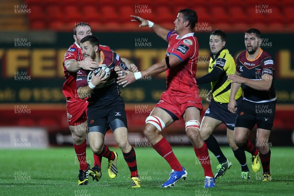 301015 - Scarlets v Newport Gwent Dragons - Guinness PRO12 - Dorian Jones of Newport Gwent Dragons wins the ball from Ken Owens and Aaron Shingler of Scarlets