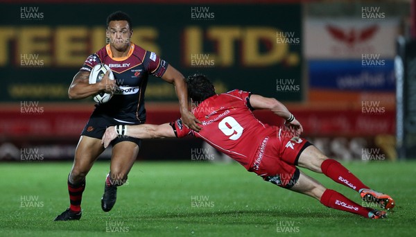 301015 - Scarlets v Newport Gwent Dragons - Guinness PRO12 - Ashton Hewitt of Newport Gwent Dragons goes past Rhodri Williams of Scarlets