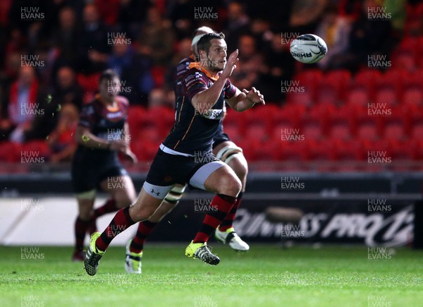 301015 - Scarlets v Newport Gwent Dragons - Guinness PRO12 - Jason Tovey of Newport Gwent Dragons runs in to score a try