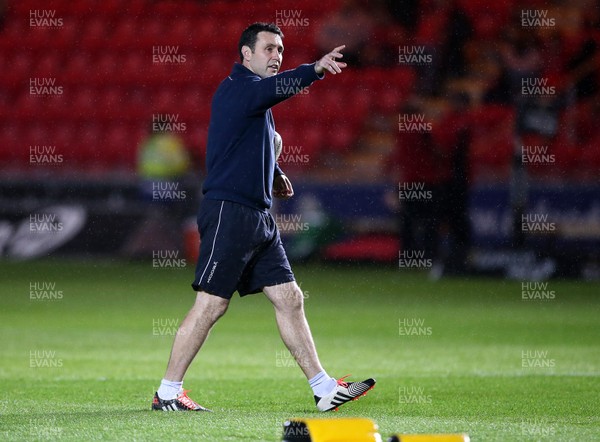 301015 - Scarlets v Newport Gwent Dragons - Guinness PRO12 - Scarlets backs coach Stephen Jones