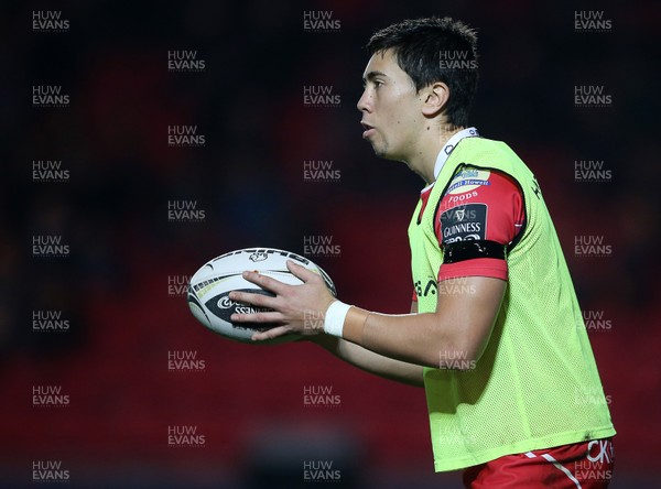 301015 - Scarlets v Newport Gwent Dragons - Guinness PRO12 - Jacob Cowley of Scarlets warms up