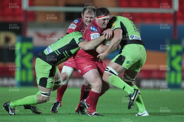 071114 - Scarlets v Northampton Saints - LV= CupWyn Jones charges into the Saints defence(c) Huw Evans Picture Agency