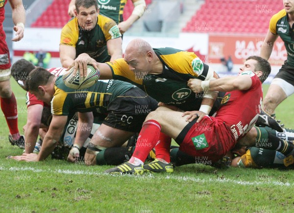 14.01.12 Scarlets v Northampton... Saints Soane Tonga'uiha scores try.  