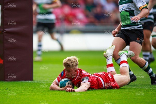 040921 - Scarlets v Nottingham - Preseason Friendly - Archie Hughes of Scarlets scores his second try