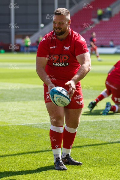 040921 - Scarlets v Nottingham - Preseason Friendly - Steff Thomas of Scarlets warms up ahead of the match