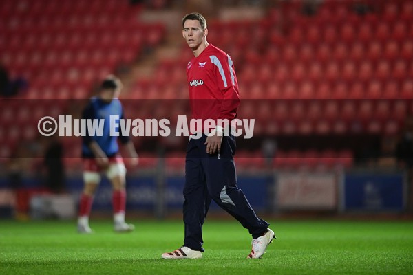 010122 - Scarlets v Ospreys - United Rugby Championship - Liam Williams of the Scarlets during the pre match warm up 