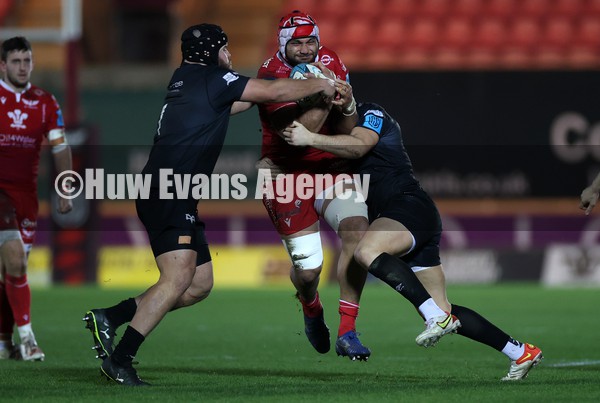 010122 - Scarlets v Ospreys - United Rugby Championship - Sione Kalamafoni of Scarlets is tackled by Nicky Smith and Owen Watkin of Ospreys