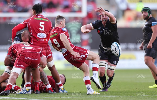 170922 - Scarlets v Ospreys, United Rugby Championship - Adam Beard of Ospreys looks to charge down the kick from Gareth Davies of Scarlets