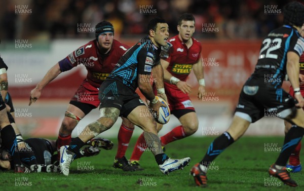 26.12.11 - Scarlets v Ospreys - RaboDirect PRO12 - Kahn Fotuali'i of Ospreys looks for support. 