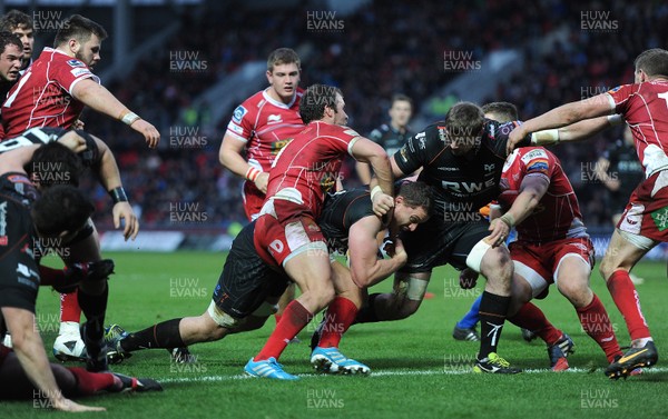 261213 - Scarlets v Ospreys - RaboDirect PRO12 -Ian Evans of Ospreys scores try