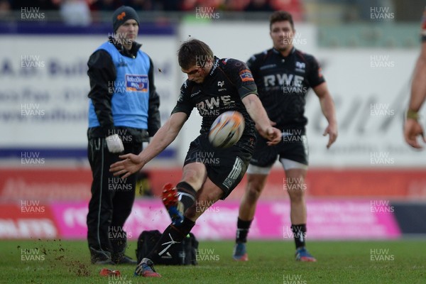 261213 - Scarlets v Ospreys - RaboDirect PRO12 -Dan Biggar of Ospreys scores try