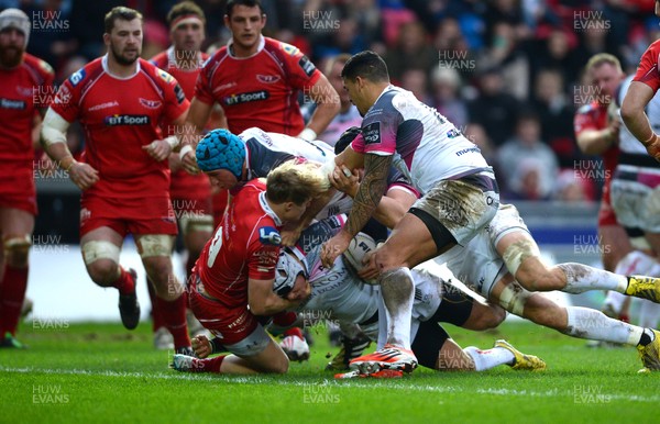 261215 - Scarlets v Ospreys - Guinness PRO12 -Hanno Dirksen of Ospreys scores try