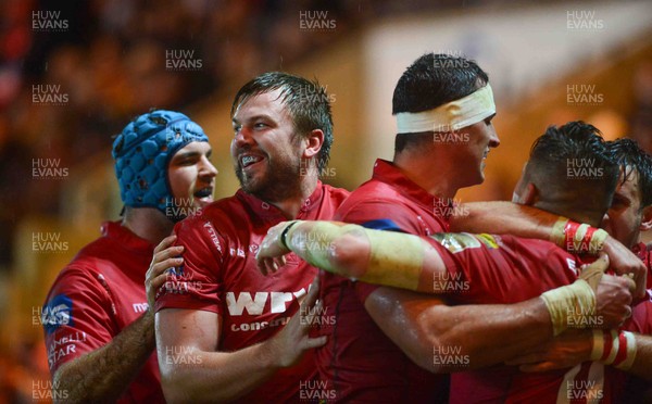 261217 - Scarlets v Ospreys - Guinness PRO14 - Steff Evans of the Scarlets celebrates his try with David Bulbring of the Scarlets, Aaron Shingler of the Scarlets and Tadhg Beirne of the Scarlets