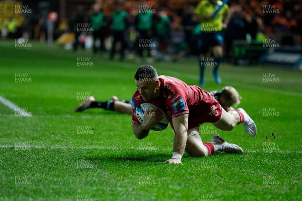 261223 - Scarlets v Ospreys - United Rugby Championship -  Gareth Davies of Scarlets scores his teams 1st Try
