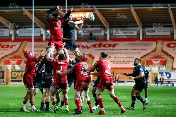 261223 - Scarlets v Ospreys - United Rugby Championship -  Adam Beard of Ospreys wins line out