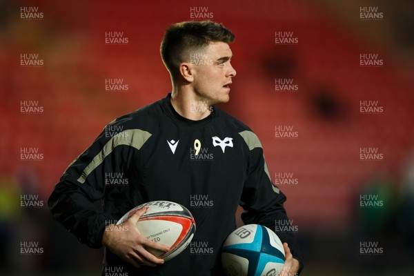 261223 - Scarlets v Ospreys - United Rugby Championship - Reuben Morgan-Williams of Ospreys warms up ahead of the match