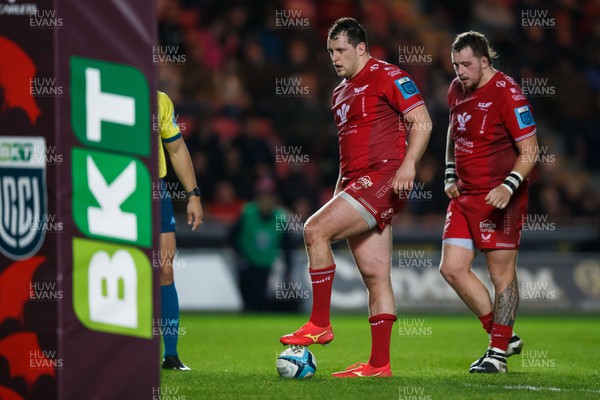 261223 - Scarlets v Ospreys - United Rugby Championship - Ryan Elias of Scarlets prepares to take a quick penalty