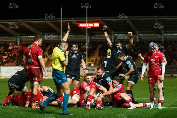 261223 - Scarlets v Ospreys - United Rugby Championship - Sam Parry of Ospreys scores a try