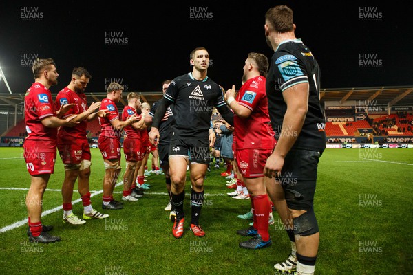261223 - Scarlets v Ospreys - United Rugby Championship - George North of Ospreys is clapped off the pitch by the Scarlets team