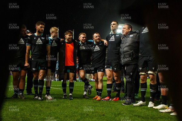261223 - Scarlets v Ospreys - United Rugby Championship - Ospreys head coach Toby Booth (R) and players huddle after the match