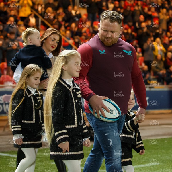 261223 - Scarlets v Ospreys - United Rugby Championship - Former Scarlets prop Samson Lee takes his family onto the pitch before the match on the occasion of his retirement from playing rugby