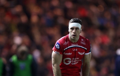 261225 - Scarlets v Ospreys - United Rugby Championship - Gareth Davies of Scarlets 