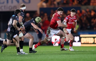 261225 - Scarlets v Ospreys - United Rugby Championship - Fletcher Anderson of Scarlets makes a break