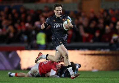 261225 - Scarlets v Ospreys - United Rugby Championship - Kieran Hardy of Ospreys runs in to score a try