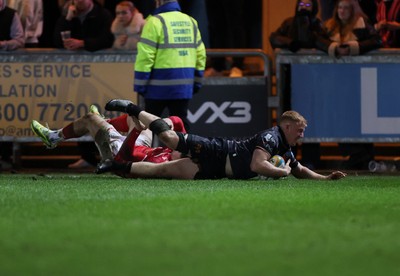 261225 - Scarlets v Ospreys - United Rugby Championship - Iestyn Hopkins of Ospreys scores a try
