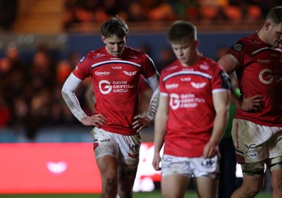 261225 - Scarlets v Ospreys - United Rugby Championship - Dejected Ellis Mee of Scarlets 