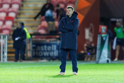 261225 - Scarlets v Ospreys - United Rugby Championship - Scarlets head coach Dwayne Peel during the warm up
